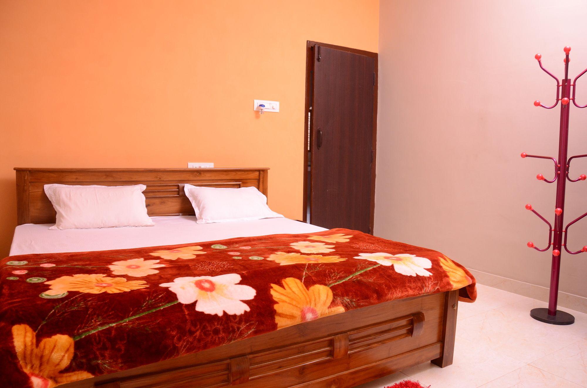 Coorg Girinivas Deluxe Homestay-Wi-Fi Madikeri Exterior foto